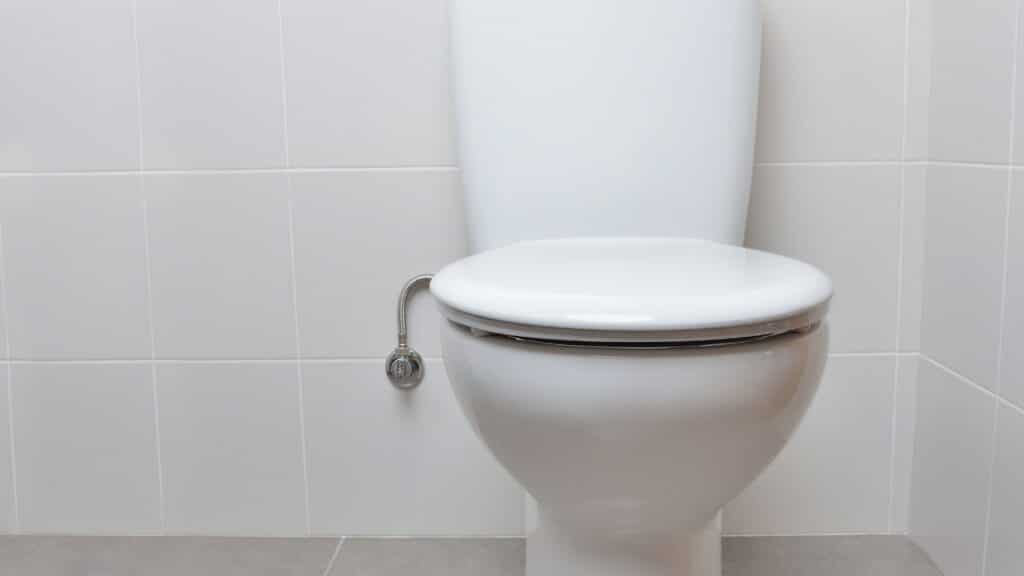 Causes possibles de l'aspiration d'eau des WC