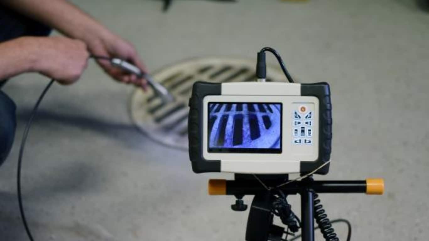 Inspection d'une canalisation avec une caméra endoscopique à  Saint-Caprais-De-Bordeaux - ENTREPRISE LEVRAULT - ENTREPRISE LEVRAULT