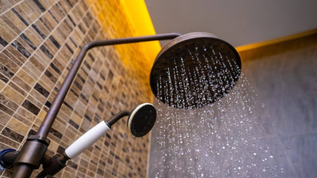 déboucher une douche avec un siphon inaccessible