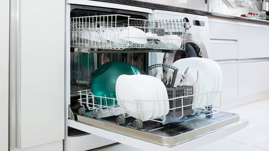 déboucher votre lave-vaisselle avec du vinaigre blanc