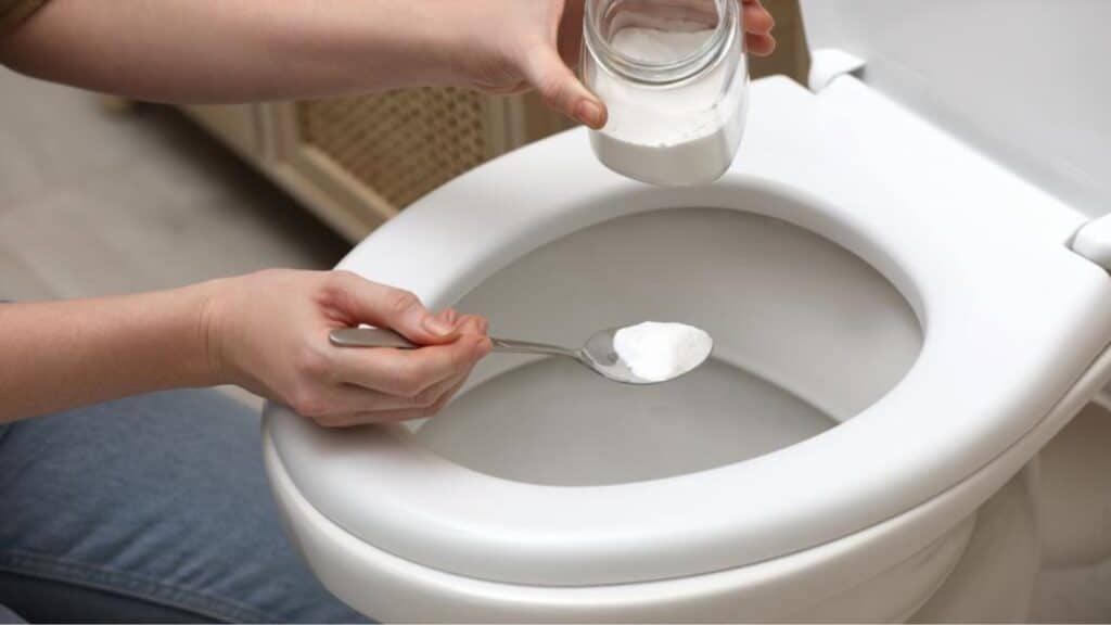 nettoyer efficacement vos toilettes avec du bicarbonate de soude