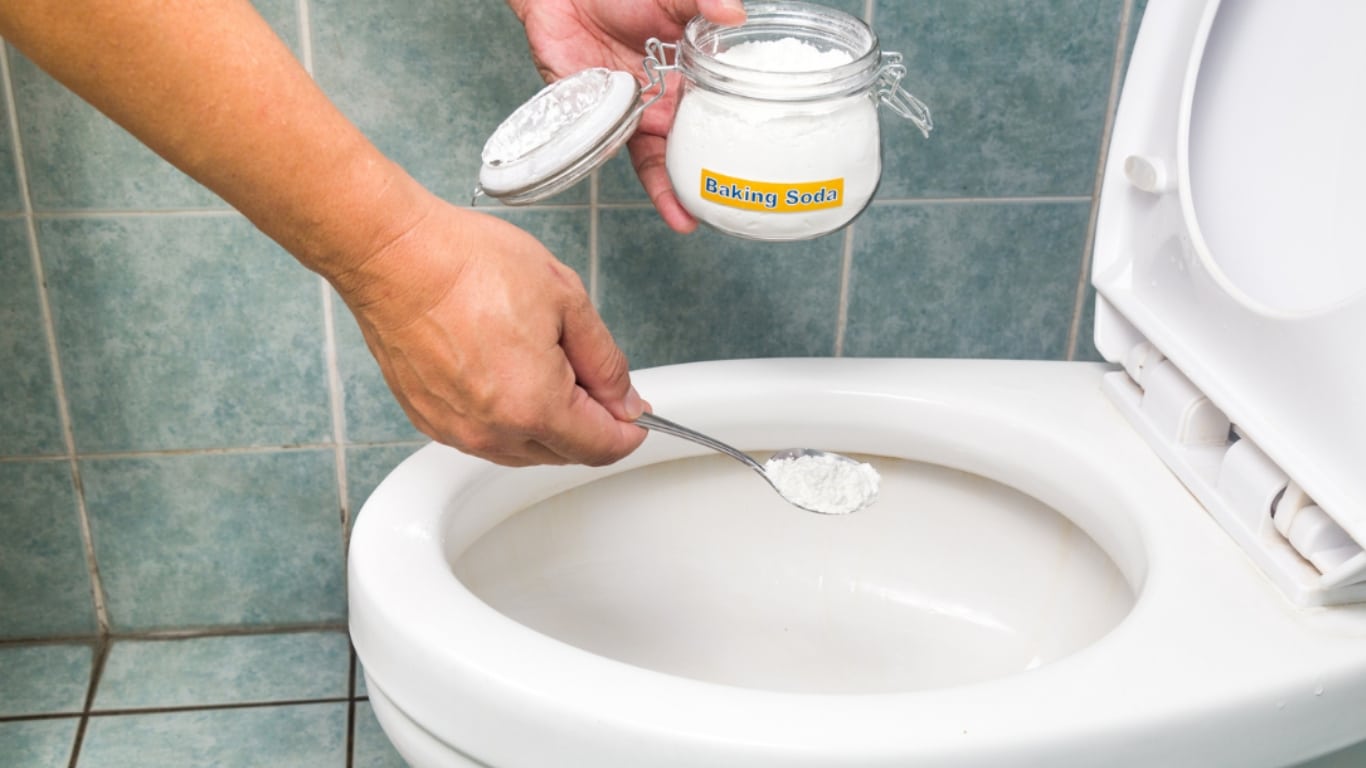 Nettoyer les WC : comment utiliser le bicarbonate de soude ?