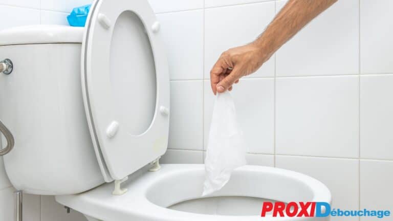 Comment deboucher un WC bouche par des lingettes